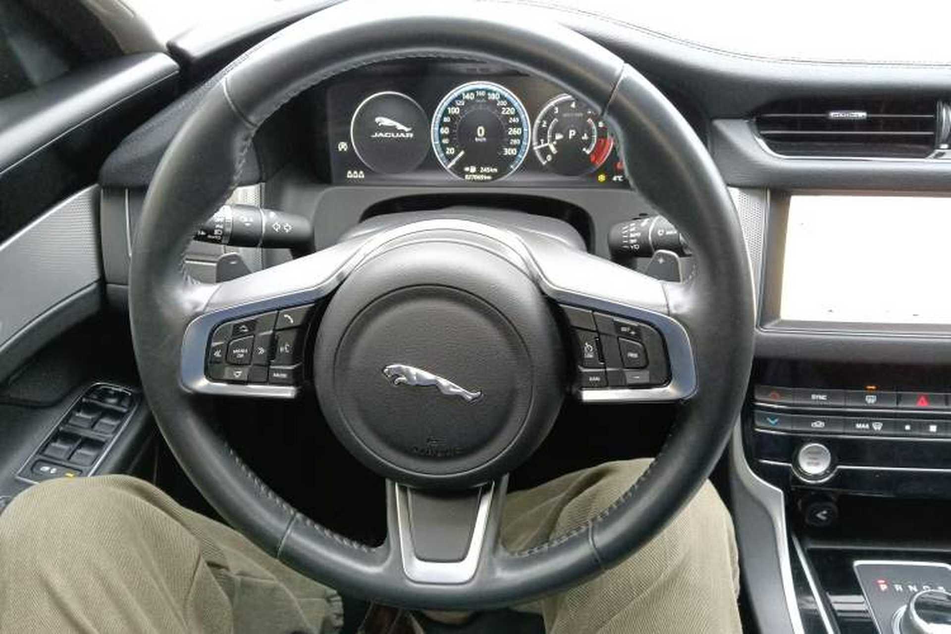 Used Jaguar XFL 2020 XFL 2.0T P200 Two-Wheel-Drive Elite Edition Steering Wheel