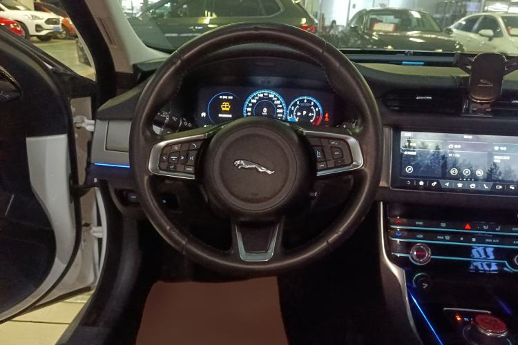 Used Jaguar XFL 2020 XFL 2.0T P200 Two-Wheel-Drive Elite Edition Steering Wheel