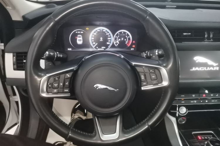 Used Jaguar XFL 2020 XFL 2.0T P200 Two-Wheel-Drive Elite Edition Steering Wheel