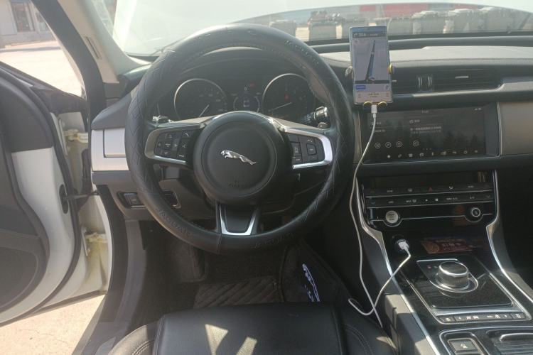 Used Jaguar XFL 2020 XFL 2.0T P200 Two-Wheel-Drive Windflower Edition Steering Wheel