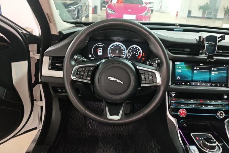 Used Jaguar XFL 2020 XFL 2.0T P200 Two-Wheel-Drive Elite Edition Steering Wheel
