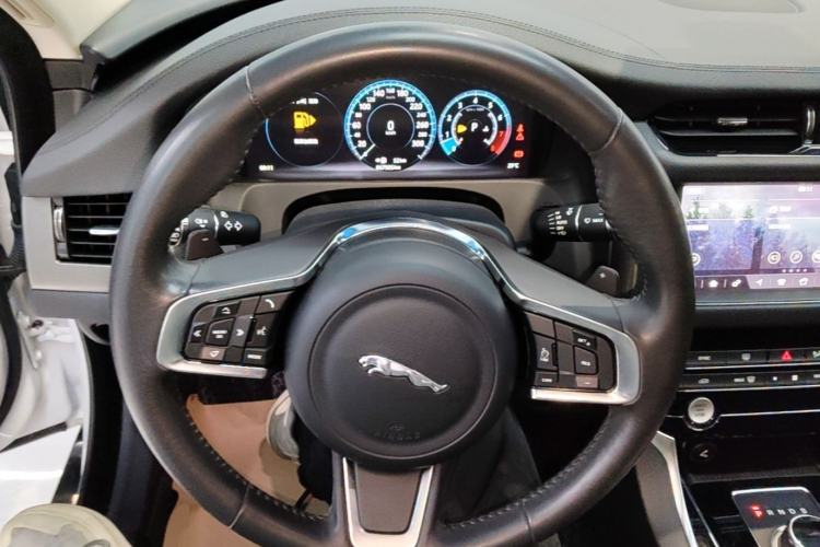 Used Jaguar XFL 2020 XFL 2.0T P200 Two-Wheel-Drive Rally Flag Edition Steering Wheel