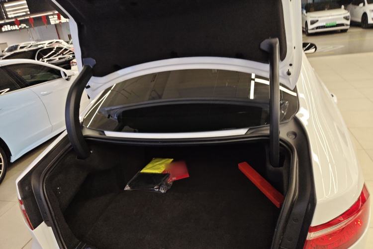 Used Jaguar XFL 2020 XFL 2.0T P200 Two-Wheel-Drive Elite Edition Trunk