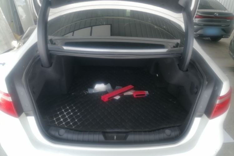 Used Jaguar XFL 2020 XFL 2.0T P250 Two-Wheel-Drive Luxury Edition Trunk