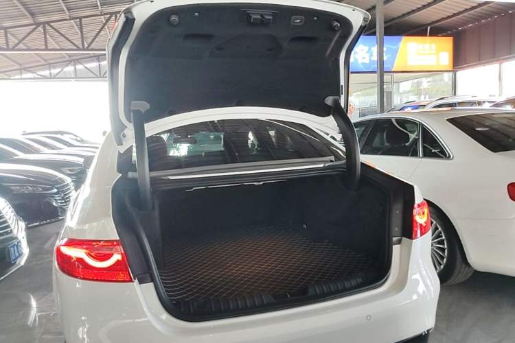 Used Jaguar XFL 2020 XFL 2.0T P250 Two-Wheel-Drive Luxury Edition Trunk