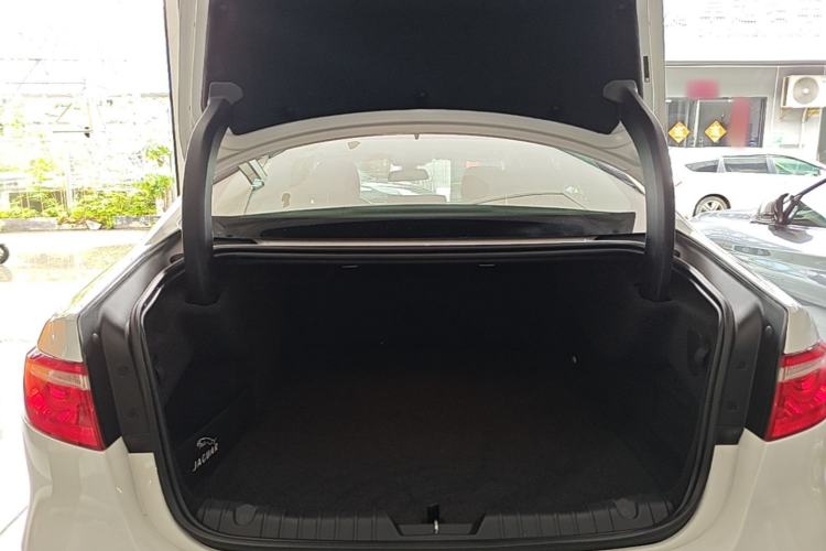 Used Jaguar XFL 2020 XFL 2.0T P200 Two-Wheel-Drive Elite Edition Trunk