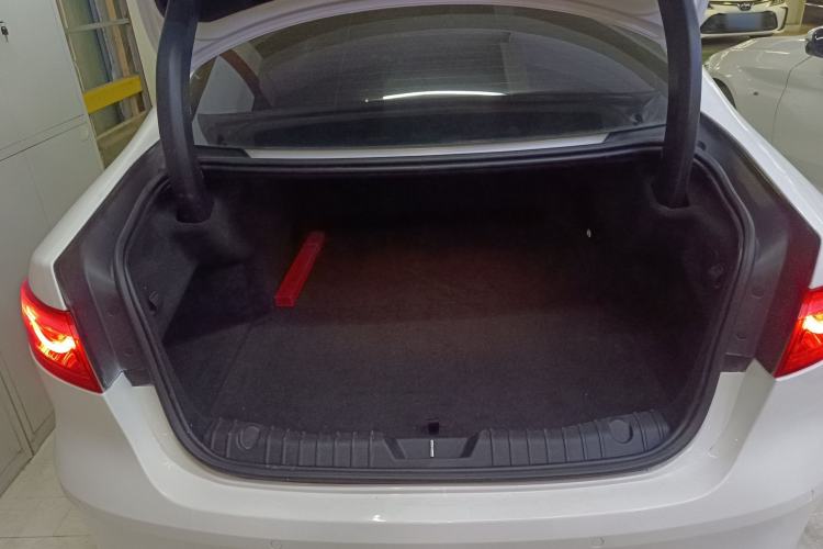 Used Jaguar XFL 2020 XFL 2.0T P200 Two-Wheel-Drive Elite Edition Trunk