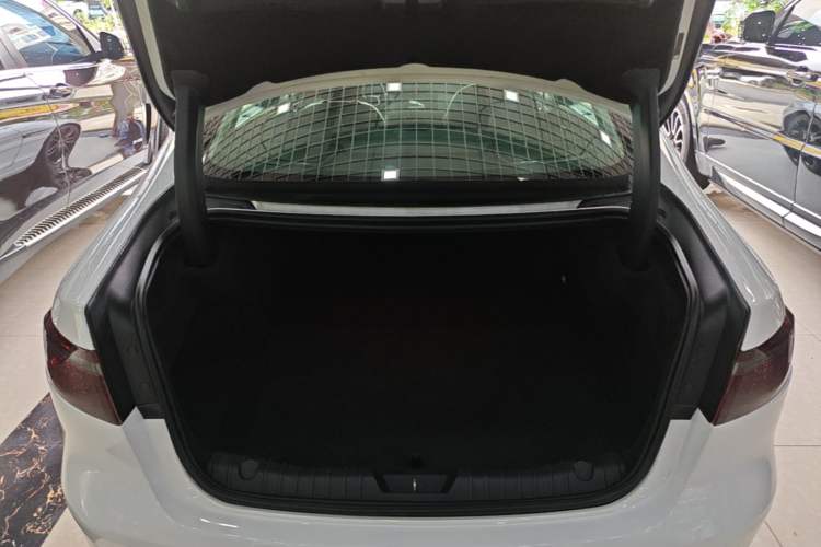 Used Jaguar XFL 2020 XFL 2.0T P250 Four-Wheel Drive Luxury Edition Trunk