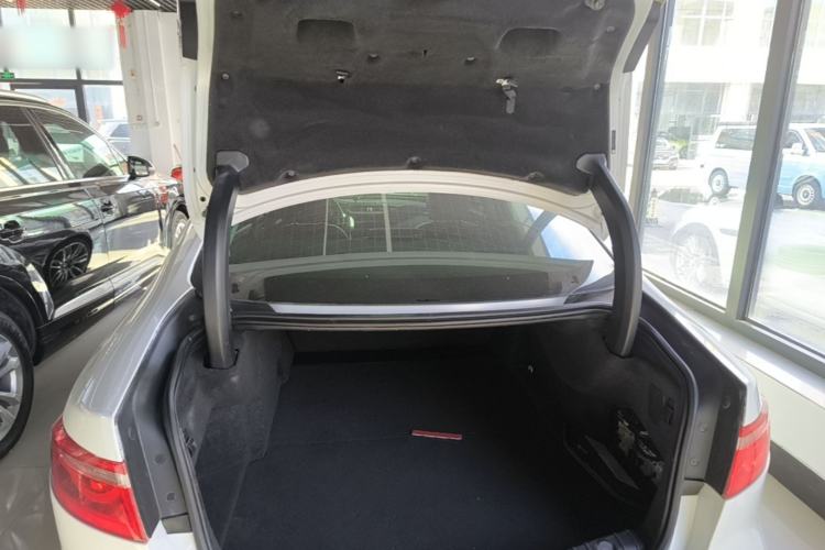 Used Jaguar XFL 2020 XFL 2.0T P200 Two-Wheel-Drive Rally Flag Edition Trunk