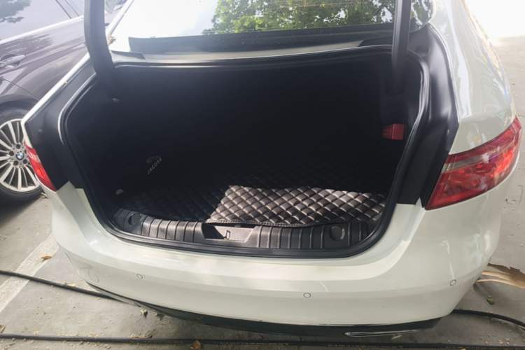 Used Jaguar XFL 2020 XFL 2.0T P200 Two-Wheel-Drive Elite Edition Trunk