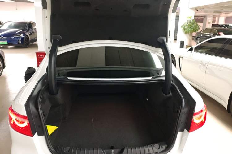 Used Jaguar XFL 2020 XFL 2.0T P200 Two-Wheel-Drive Elite Edition Trunk
