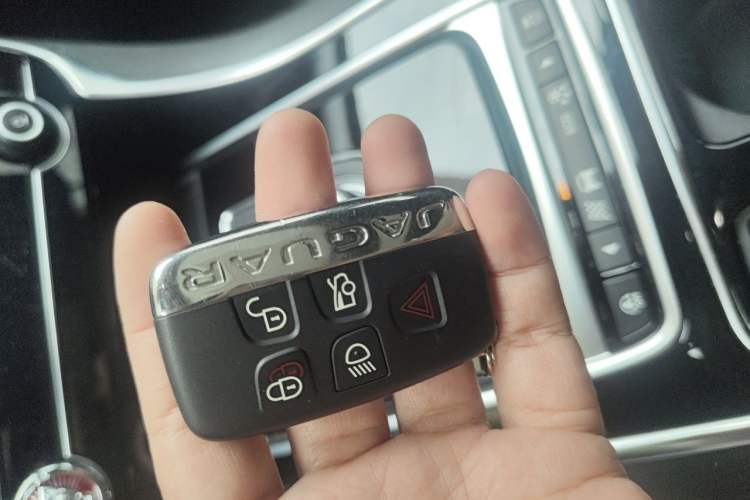 Used Jaguar XFL 2020 XFL 2.0T P200 Two-Wheel-Drive Rally Flag Edition Vehicle Key