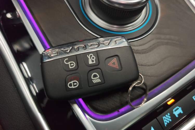 Used Jaguar XFL 2020 XFL 2.0T P250 Four-Wheel Drive Luxury Edition Vehicle Key