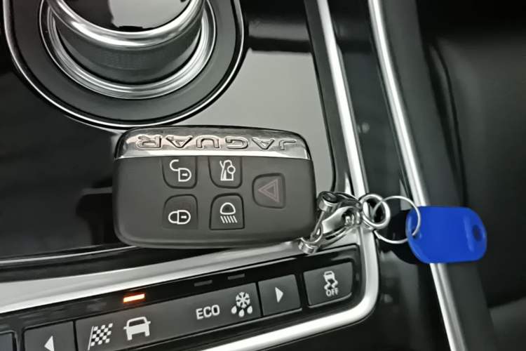 Used Jaguar XFL 2020 XFL 2.0T P200 Two-Wheel-Drive Elite Edition Vehicle Key