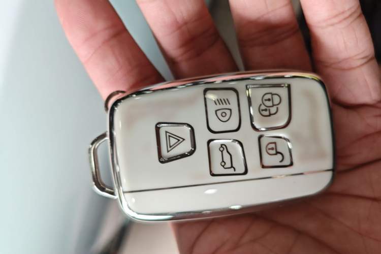 Used Jaguar XFL 2020 XFL 2.0T P250 Four-Wheel Drive Luxury Edition Vehicle Key
