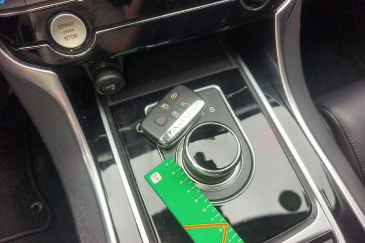 Used Jaguar XFL 2020 XFL 2.0T P200 Two-Wheel-Drive Rally Flag Edition Vehicle Key