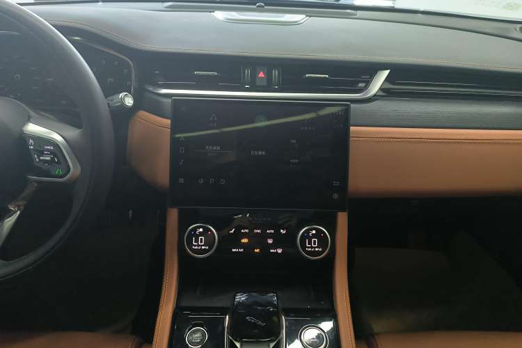 Used Jaguar XFL 2021 XFL 2.0T P250 All-Wheel-Drive Shimmering Black Sport Edition Audio And AC Panel