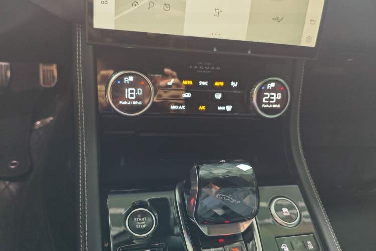 Used Jaguar XFL 2021 XFL 2.0T P250 All-Wheel-Drive Shimmering Black Sport Edition Audio And AC Panel