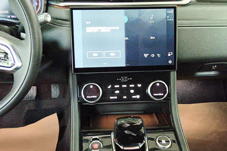 Used Jaguar XFL 2021 XFL 2.0T P250 Two-Wheel-Drive Elite Sport Edition Audio And AC Panel