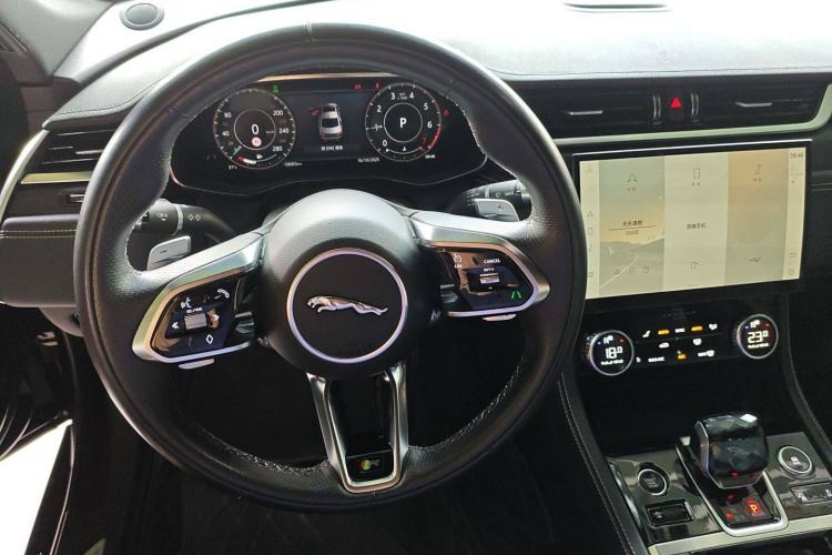 Used Jaguar XFL 2021 XFL 2.0T P250 All-Wheel-Drive Shimmering Black Sport Edition Center Console