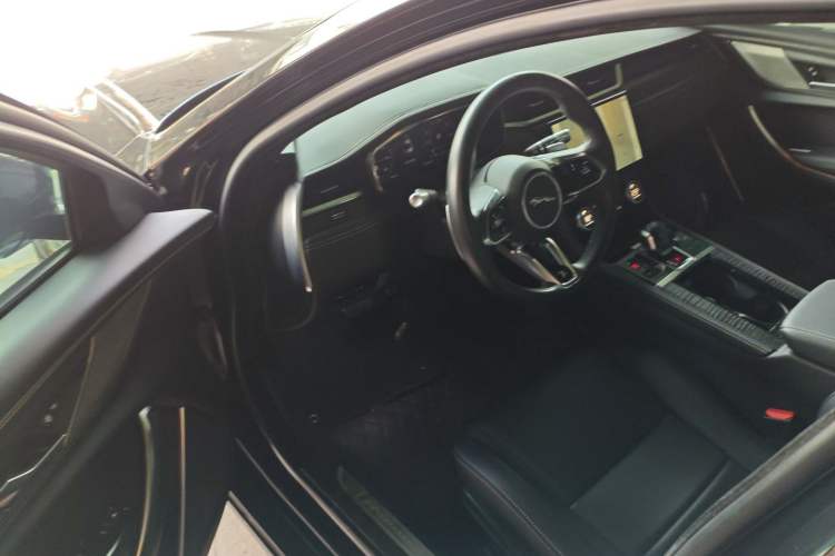 Used Jaguar XFL 2021 XFL 2.0T P250 All-Wheel-Drive Shimmering Black Sport Edition Driver Seat