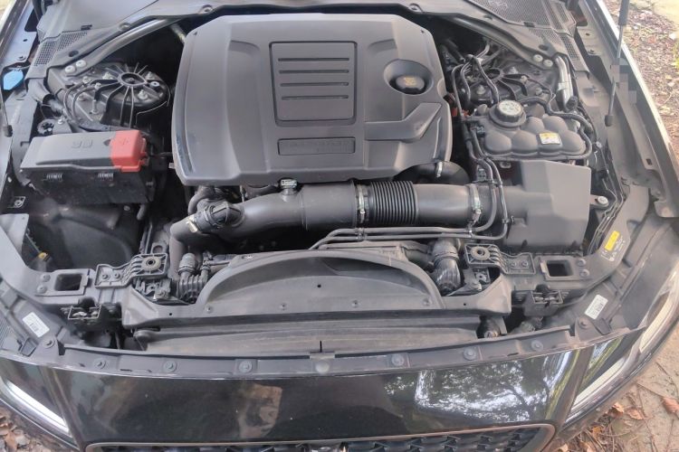 Used Jaguar XFL 2021 XFL 2.0T P250 Two-Wheel-Drive Elite Sport Edition Engine Bay