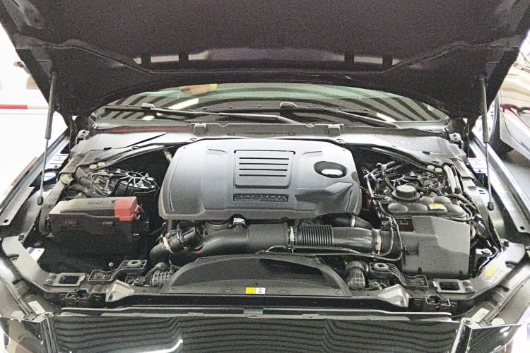 Used Jaguar XFL 2021 XFL 2.0T P250 Two-Wheel-Drive Elite Sport Edition Engine Bay