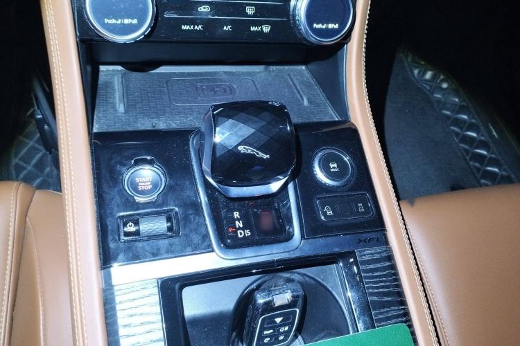 Used Jaguar XFL 2021 XFL 2.0T P250 Two-Wheel-Drive Elite Sport Edition Gear Lever