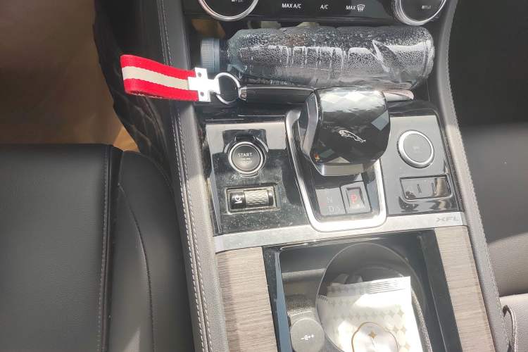 Used Jaguar XFL 2021 XFL 2.0T P200 Two-Wheel-Drive Elite Luxury Edition Gear Lever