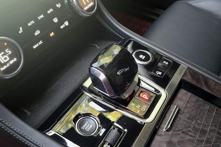 Used Jaguar XFL 2021 XFL 2.0T P250 Two-Wheel-Drive Luxury Deluxe Edition Gear Lever