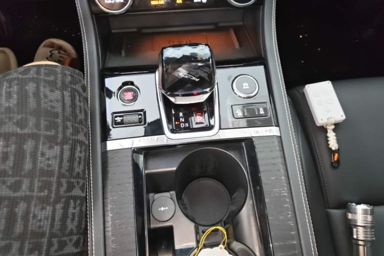 Used Jaguar XFL 2021 XFL 2.0T P250 Two-Wheel-Drive Elite Sport Edition Gear Lever