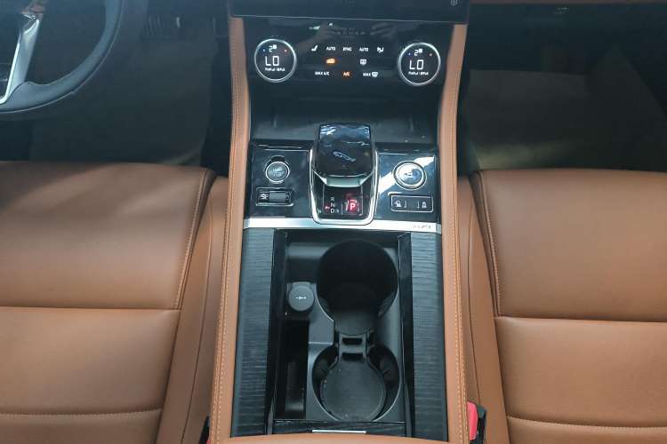 Used Jaguar XFL 2021 XFL 2.0T P250 All-Wheel-Drive Shimmering Black Sport Edition Gear Lever