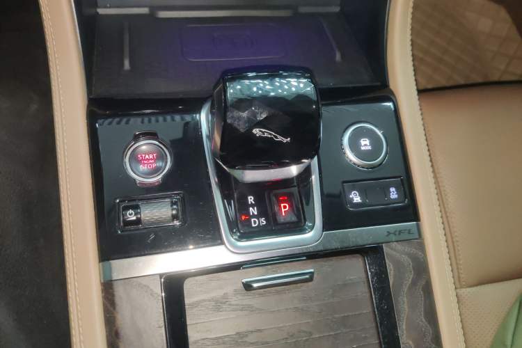 Used Jaguar XFL 2021 XFL 2.0T P250 Two-Wheel-Drive Luxury Deluxe Edition Gear Lever