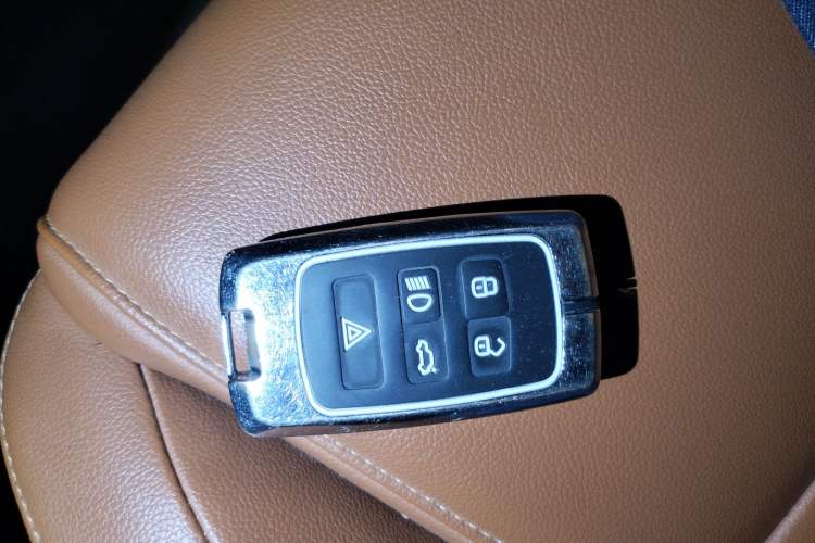 Used Jaguar XFL 2021 XFL 2.0T P250 Two-Wheel-Drive Elite Sport Edition Interior 1