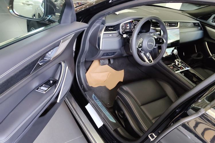 Used Jaguar XFL 2021 XFL 2.0T P250 Two-Wheel-Drive Elite Sport Edition Interior 3