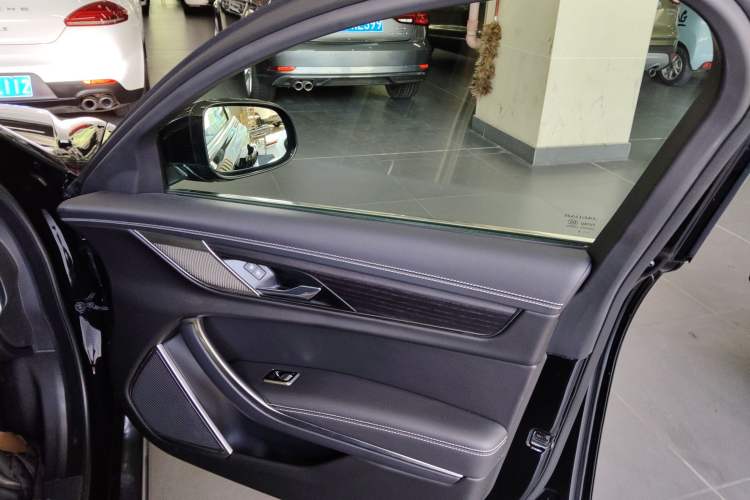 Used Jaguar XFL 2021 XFL 2.0T P250 Two-Wheel-Drive Elite Sport Edition Interior 5