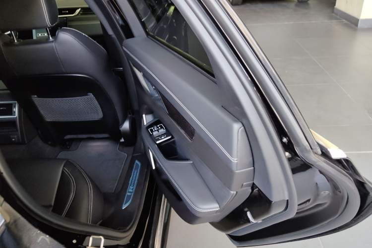 Used Jaguar XFL 2021 XFL 2.0T P250 Two-Wheel-Drive Elite Sport Edition Interior 6