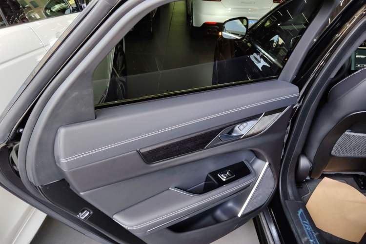 Used Jaguar XFL 2021 XFL 2.0T P250 Two-Wheel-Drive Elite Sport Edition Interior 8