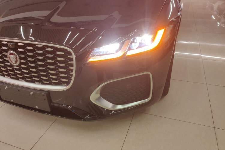 Used Jaguar XFL 2021 XFL 2.0T P250 Two-Wheel-Drive Luxury Deluxe Edition Left Front Headlight