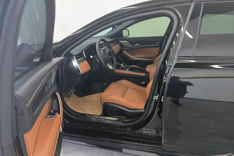 Used Jaguar XFL 2021 XFL 2.0T P250 All-Wheel-Drive Shimmering Black Sport Edition Left Front Seat
