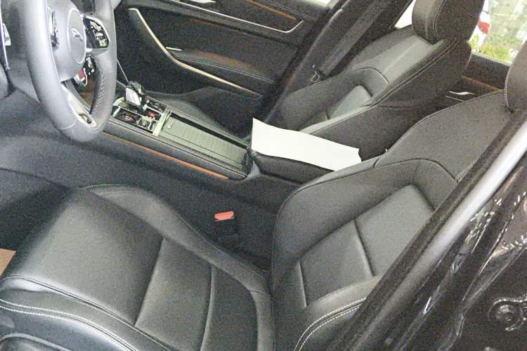 Used Jaguar XFL 2021 XFL 2.0T P250 Two-Wheel-Drive Elite Sport Edition Left Front Seat