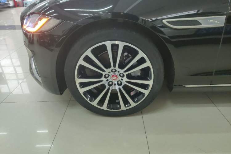 Used Jaguar XFL 2021 XFL 2.0T P250 Two-Wheel-Drive Luxury Deluxe Edition Left Front Wheel Hub
