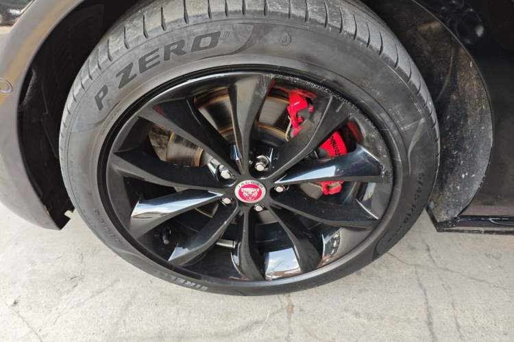 Used Jaguar XFL 2021 XFL 2.0T P250 All-Wheel-Drive Shimmering Black Sport Edition Left Front Wheel Hub