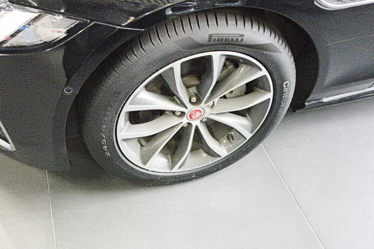 Used Jaguar XFL 2021 XFL 2.0T P250 Two-Wheel-Drive Elite Sport Edition Left Front Wheel Hub