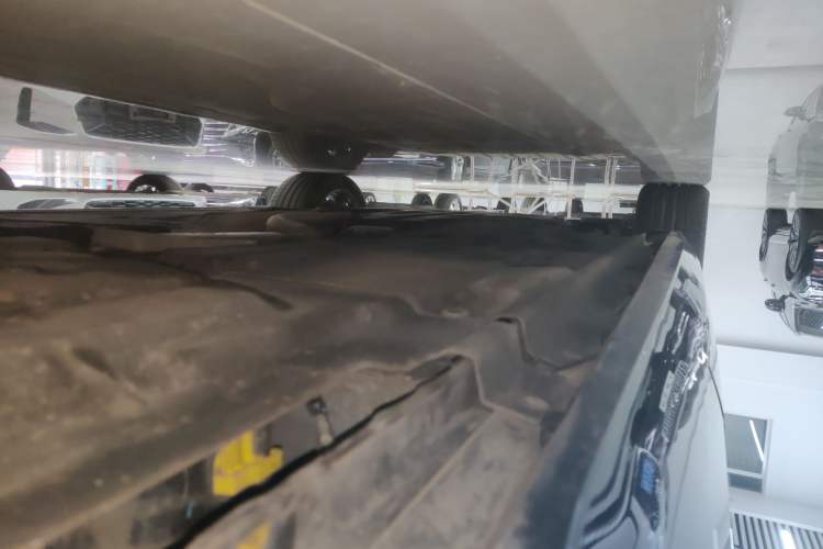 Used Jaguar XFL 2021 XFL 2.0T P250 Two-Wheel-Drive Luxury Deluxe Edition Left Side Sill