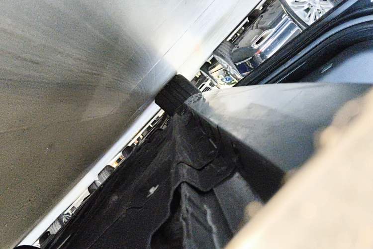 Used Jaguar XFL 2021 XFL 2.0T P250 Two-Wheel-Drive Elite Sport Edition Left Side Sill