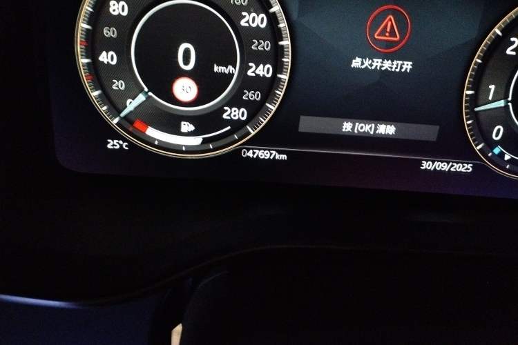 Used Jaguar XFL 2021 XFL 2.0T P250 Two-Wheel-Drive Elite Sport Edition Odometer Close Up