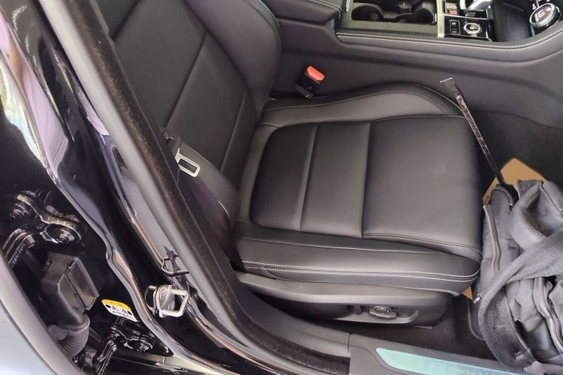 Used Jaguar XFL 2021 XFL 2.0T P250 Two-Wheel-Drive Elite Sport Edition Right Front Seat