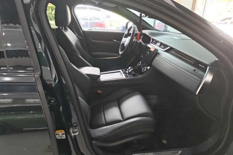 Used Jaguar XFL 2021 XFL 2.0T P250 Two-Wheel-Drive Elite Sport Edition Right Front Seat