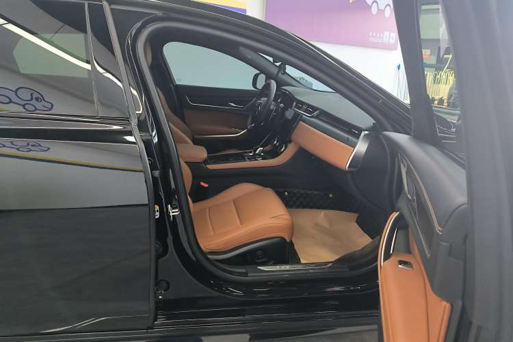 Used Jaguar XFL 2021 XFL 2.0T P250 All-Wheel-Drive Shimmering Black Sport Edition Right Front Seat